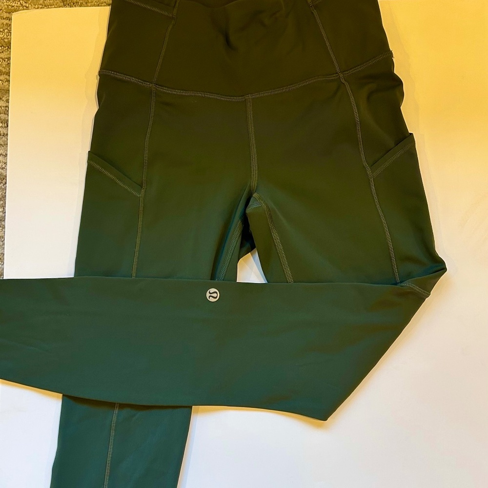 Lululemon Wunder Under 25" in Olive Green